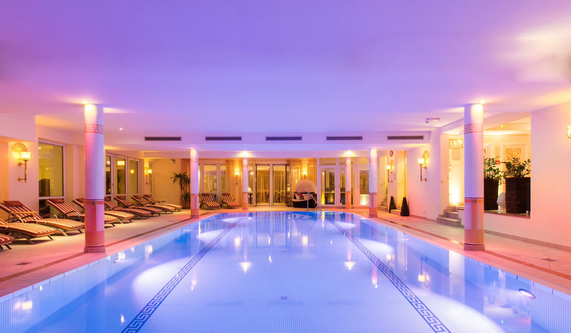 Panoramahallenbad - Wellness Hotel Bayerischer Wald Wellnesshotel ...